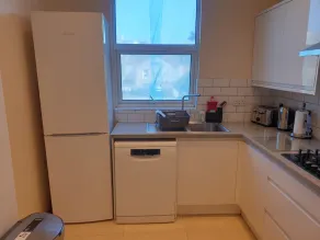 London Luxury 3 bedroom flat, 2 bathrooms, Living Room, free parking, 4 mins to station, garden - Image 3