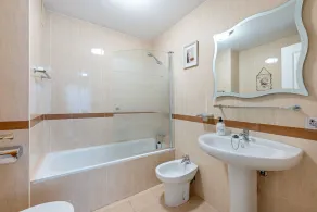 Beautiful 2 Bed Apartment Los Pacos - Image 2