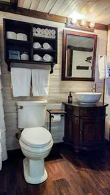 Charming cozy cabin! Stocked pond, firepit, outdoor games! - Image 5