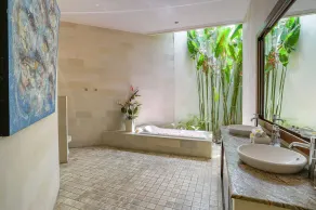 Sumptuous 3 bedroom private luxury villa in heart of Seminyak - Image 4