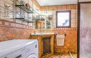 Stunning Home In Hornachuelos - Image 3