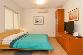 Ema - Cozy Pet-friendly Suite for Two with Parking - Image 3