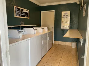 Anaheim Executive Inn & Suites - Image 3