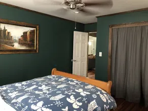 Rustic yet Cozy 3 bedroom 1 bath fenced yard & pet friendly. Ample parking - Image 4