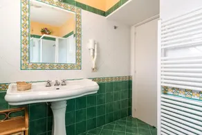 Apartamento con dos dormitorios y vistas al mar - Image 3