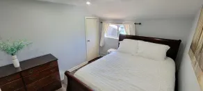Cheerful 2-Bedroom Apartment with Smart Home Tech. - Image 3