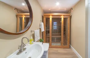 Luxury Inn - Unit 2 - Heart of New Glasgow - Image 4