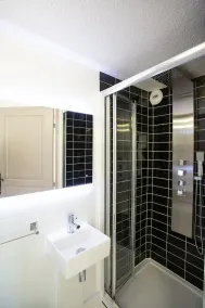 STUNNING 3 BED PENTHOUSE APARTMENT - NYTT RENOVATED - GRIMAUD - Image 5