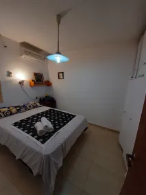 יחידת אירוח קומפלט מתאימה לחמישה אנשים+ כל מה שצריך יש זה 50 מר מתחת לבית - Image 3
