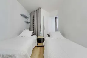 Spacious and comfortable apart with parking - Image 5