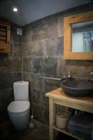 Bright duplex apartment, surrounded by pine forest, pets welcome - Image 2