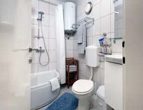 5 min Walk to the Beach,  Wi-Fi, Aircon, Parking, family friendly - Image 3