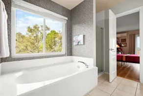 Luxe Lago Vista Gem: Outdoor Kitchen, Basketball Court and Spectacular Views - Image 4