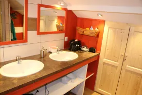 GITE DI 4 CAMERE DA LETTO + GRANDE DORMITORIO DI 6 + AMPIO CAMINO + MEZZANINA + 3 BAGNI - Image 4