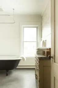 Et rummeligt renoveret tilbagetog tæt på MassMoCA - Image 2