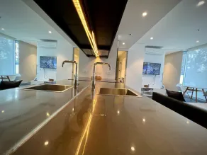 Luxury 2 Bedroom Suite near Adelaide - Image 2