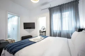 Modern Studio l King Bed & Work Corner - Image 4