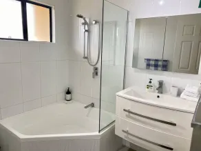 Inner City Townhouse - Image 4
