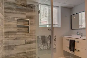 Renovated Modern Chalet - Swim, Hike, Bike, Fish, Ski, Skate, Shop, Dine, Relax! - Image 5