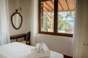 Seafront Away-from-it-all Stone House in Sunset Olive Grove - Image 3