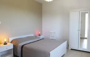 Beautiful Home In Apt - Image 5