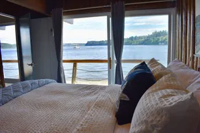 Amazing Lighthouse Beach Waterfront Homes sleeps 14 - Image 4