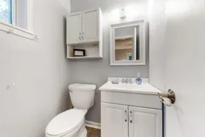 Wonderful Lakefront Home with Yard, Water Views, Central AC, WiFi, Private W/D - Image 4