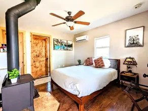 #3 Howling Wolf's Lair - Cabin W/Fireplace & Views - Image 4