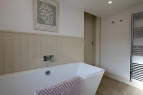 Stunning courtyard cottage set back from the River Coquet. With castle views. - Image 4