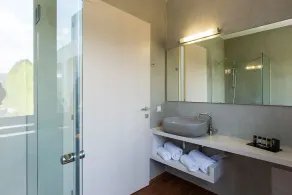Captivating Panoramic Sea View, Unique Architecture, 10 Minutes from Beach - Image 2
