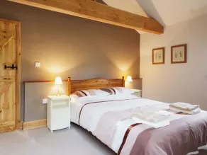 2 bedroom accommodation in Axminster, near Lyme Regis - Image 4