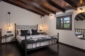 Eightyfour Living with private pool - Image 5