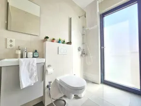 Stylish 3 BR with 2 terraces and parking - Image 5
