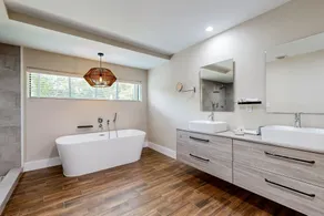 Beautifully Updated Dog-Friendly Home with Free WiFi, and Enclosed Back Yard - Image 3
