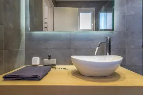 MilosWaves First Floor Apartment - Image 2