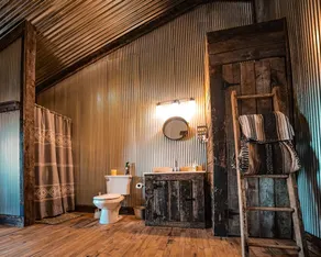 Sleeps 12| Private Bathroom |  Stunning Views - Image 2
