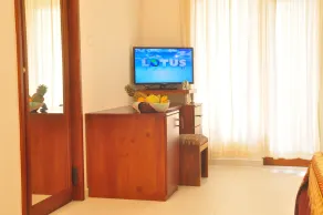 Oasey Beach Hotel - Image 2