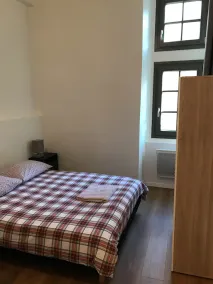 3 soveværelser i dobbeltseng i en totalrenoveret lejlighed - Image 5