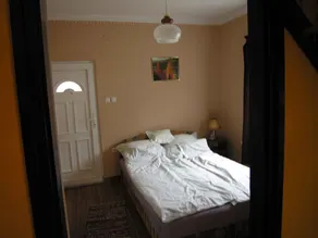 Holiday home near the city centre with washing machine - Image 5