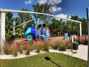 Marchez jusqu'à la plage et plus de cette unité entièrement rénovée avec piscine chauffée - Image 2