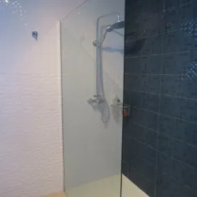 ERBJUDANDE Hus med privat pool med saltlösning och trädgård och terrasser - Image 5