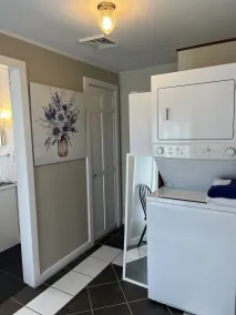 Goose Pond Two less than 1 mile from ASV, Immaculate 2nd floor apartment - Image 2