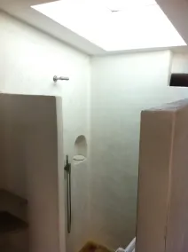 Charmerende ejendom beliggende i en yndig landsby med privat have og pool. - Image 2