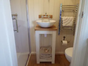 Shepherds Hut with stunning views located on the edge of the peak district - Image 5