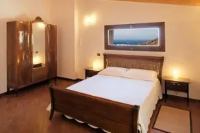 PRÄCHTIGE, WARMHERZIGE WOHNUNG IM HERZEN EINES TYPISCHEN SIZILIANISCHEN DORFS! - Image 3
