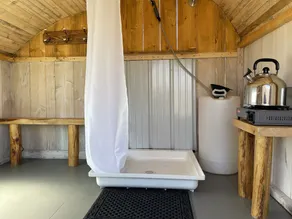 THE GRAPE ESCAPE - PET FRIENDLY! - OFF GRID - ROMANTIC LAKE VIEW - ON WINE TRAIL - Image 4