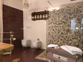 Verona, house with porch and garden, in a single house, internal parking - Image 5