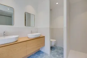 Maison neuve à 150m du lac, vue imprenable sur lac et montagnes - Image 3