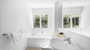 Sunshine Beach Holiday Apartment - Unit 4, 1 Park Crescent - Image 2
