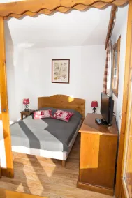Ski-in/Ski-out Apartment, 2 Bedrooms, Swimming Pool, Sauna - Image 5